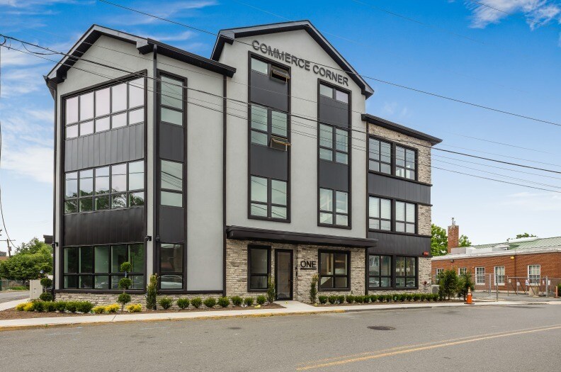 1 N Madison Ave, Spring Valley, NY à louer Photo principale– Image 1 sur 28