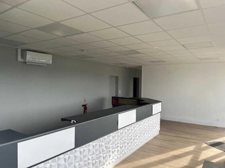 Bureau dans Saran à louer - Photo de l’immeuble – Image 2 sur 16