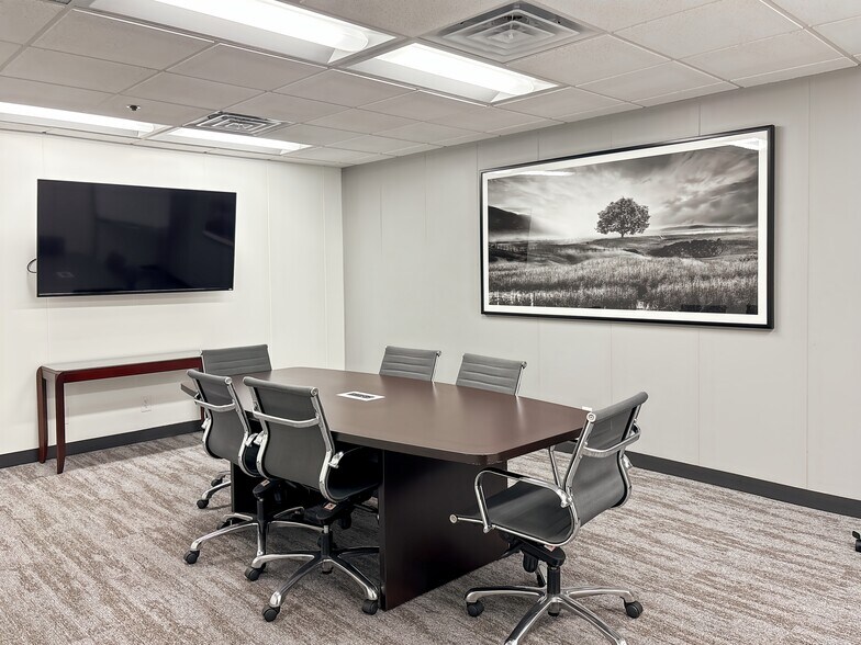 1200 Valley West Dr, West Des Moines, IA à louer - Photo intérieure – Image 2 sur 15