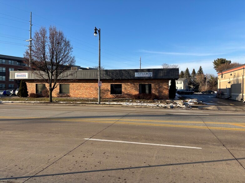 5-15 N Main St, Sun Prairie, WI à louer - Photo de l’immeuble – Image 2 sur 4