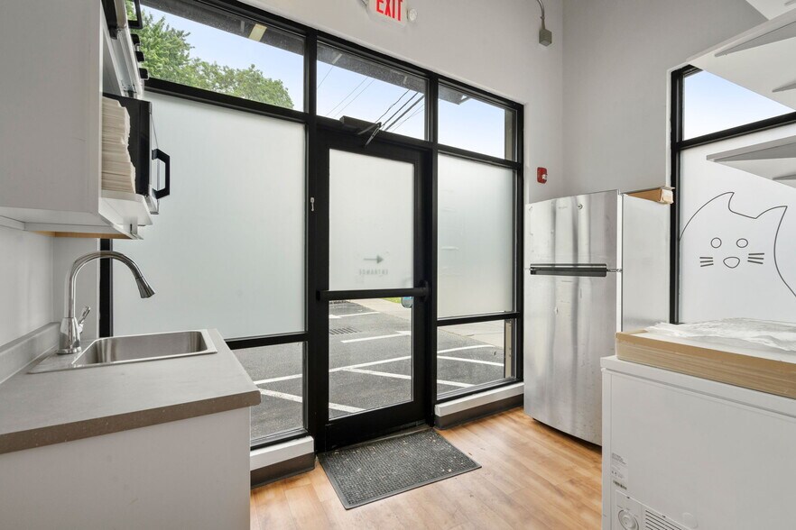 347-351 Main St, Watertown, MA à louer - Photo de l’immeuble – Image 3 sur 16