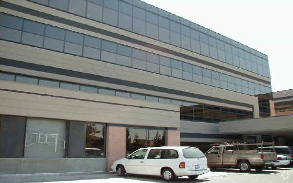 3941 J St, Sacramento, CA à vendre - Photo de l’immeuble – Image 2 sur 7