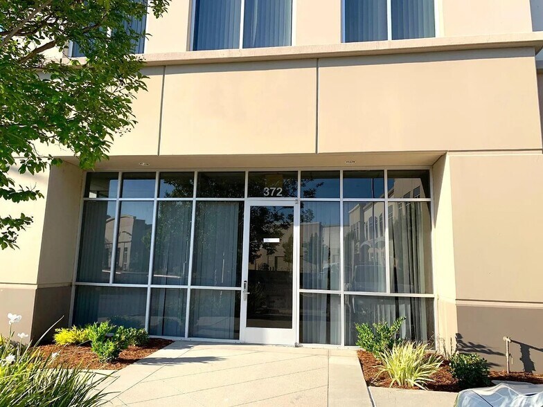 372 Fairview Way, Milpitas, CA à vendre - Photo de l’immeuble – Image 2 sur 13