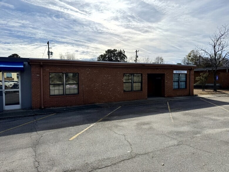 102 Hospital Dr, Warner Robins, GA à louer - Photo principale – Image 1 sur 10