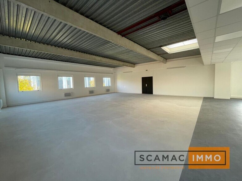 Industriel/Logistique dans Verrières-le-Buisson à louer - Photo de l’immeuble – Image 3 sur 15