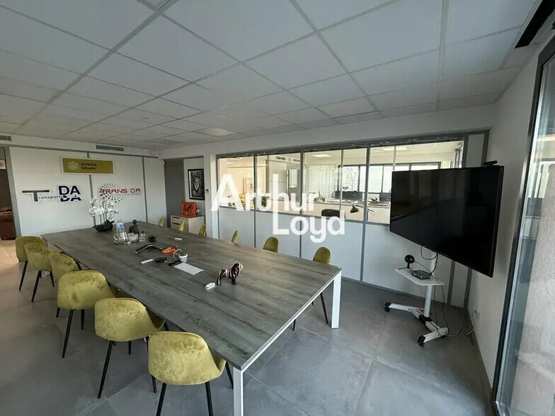 Bureau dans Fréjus à louer - Hall d’entrée – Image 3 sur 6