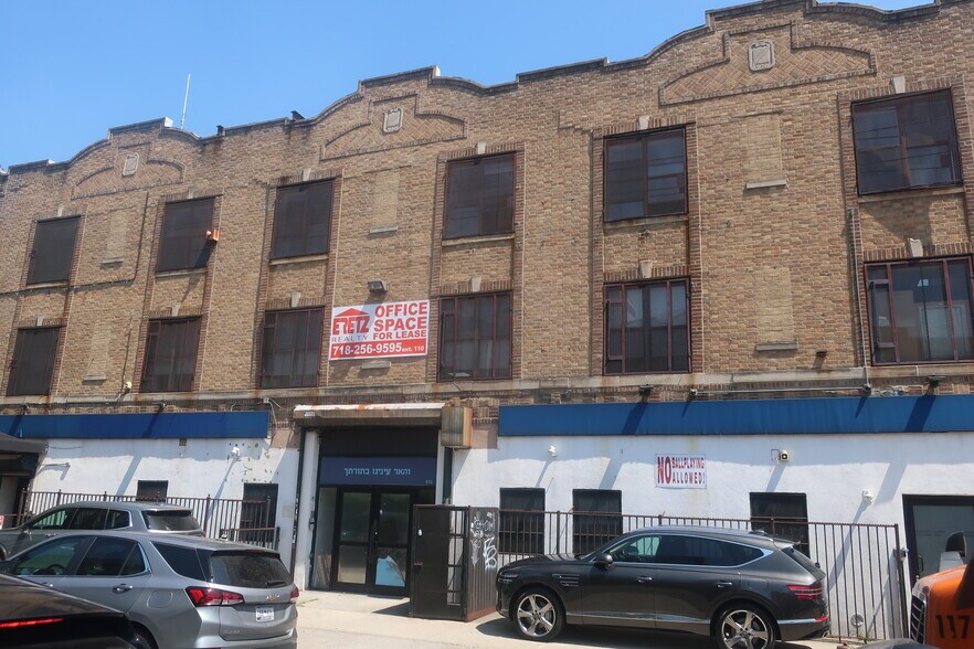 571-579 Mcdonald Ave, Brooklyn, NY à louer - Photo de l’immeuble – Image 1 sur 15
