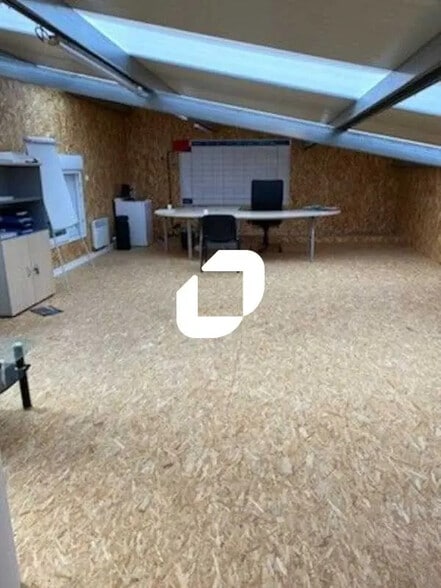 Industriel/Logistique dans Izon à louer - Photo de l’immeuble – Image 2 sur 2