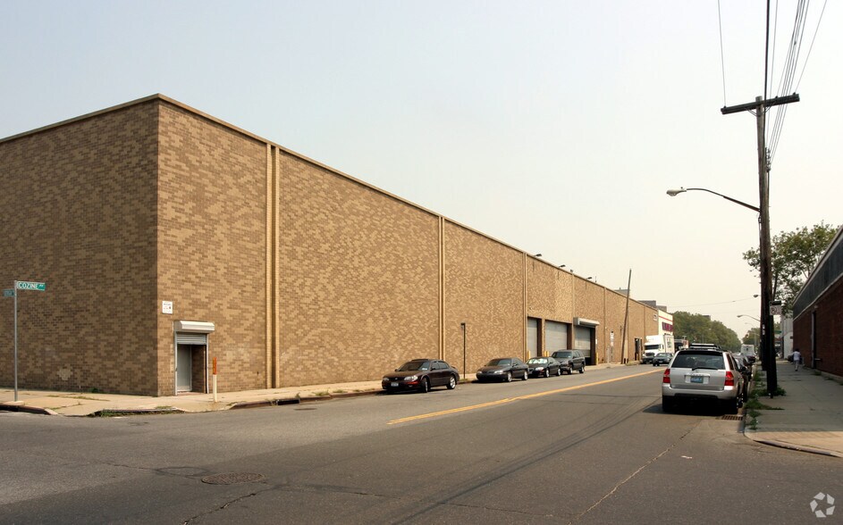 922 Pennsylvania Ave, Brooklyn, NY à louer - Photo de l’immeuble – Image 2 sur 7