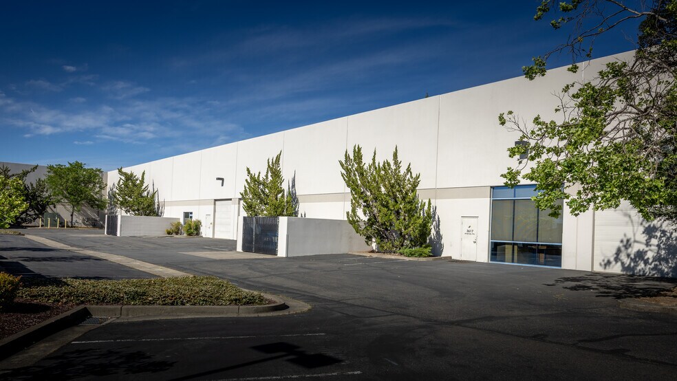 3601-3645 Westwind Blvd, Santa Rosa, CA à louer - Photo de l’immeuble – Image 3 sur 15
