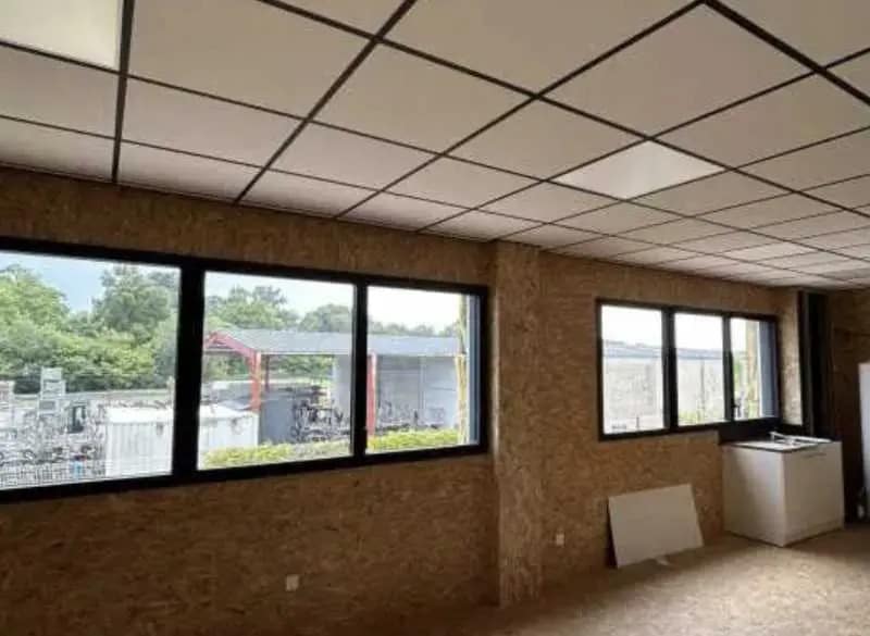 Local d'activités dans Tancarville à vendre - Photo de l’immeuble – Image 3 sur 7