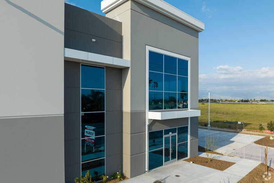 1110 W Baseline Rd, Rialto, CA à louer - Photo de l’immeuble – Image 3 sur 14