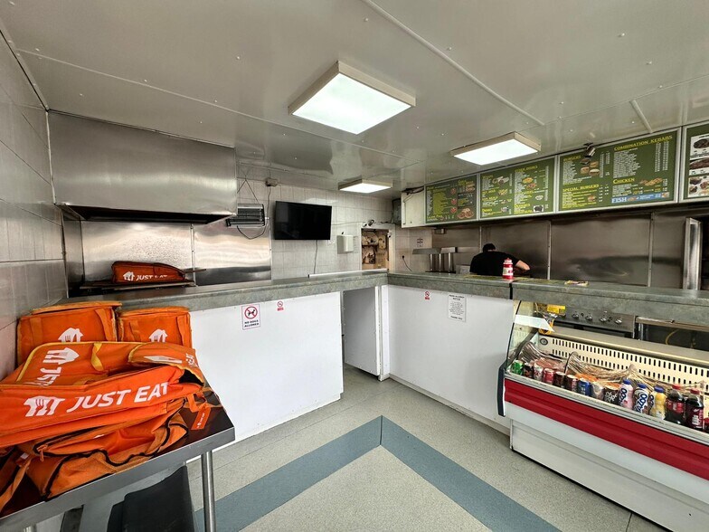70 Gregson Ave, Gosport à vendre - Photo de l’immeuble – Image 3 sur 7