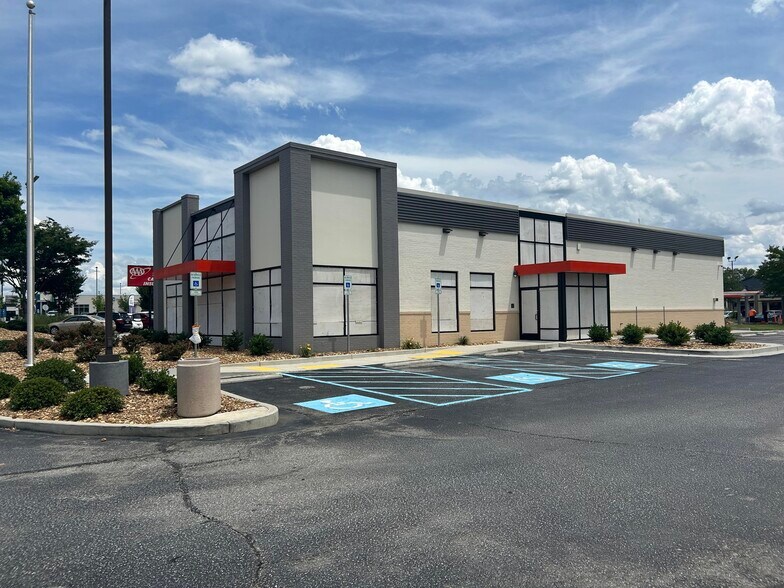 1466 Woodruff Rd, Greenville, SC à vendre - Photo de l’immeuble – Image 3 sur 6