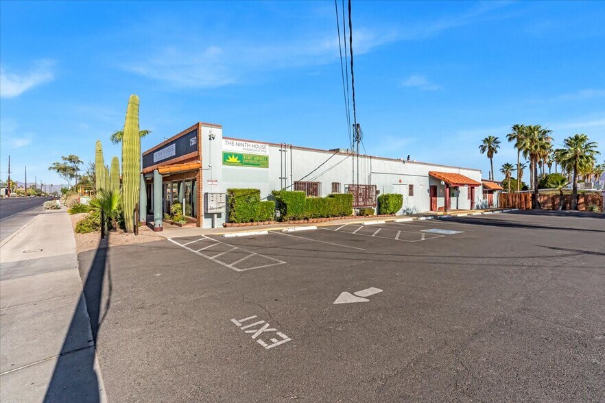 2561-2563 E Fort Lowell Rd, Tucson, AZ à vendre - Photo de l’immeuble – Image 2 sur 6