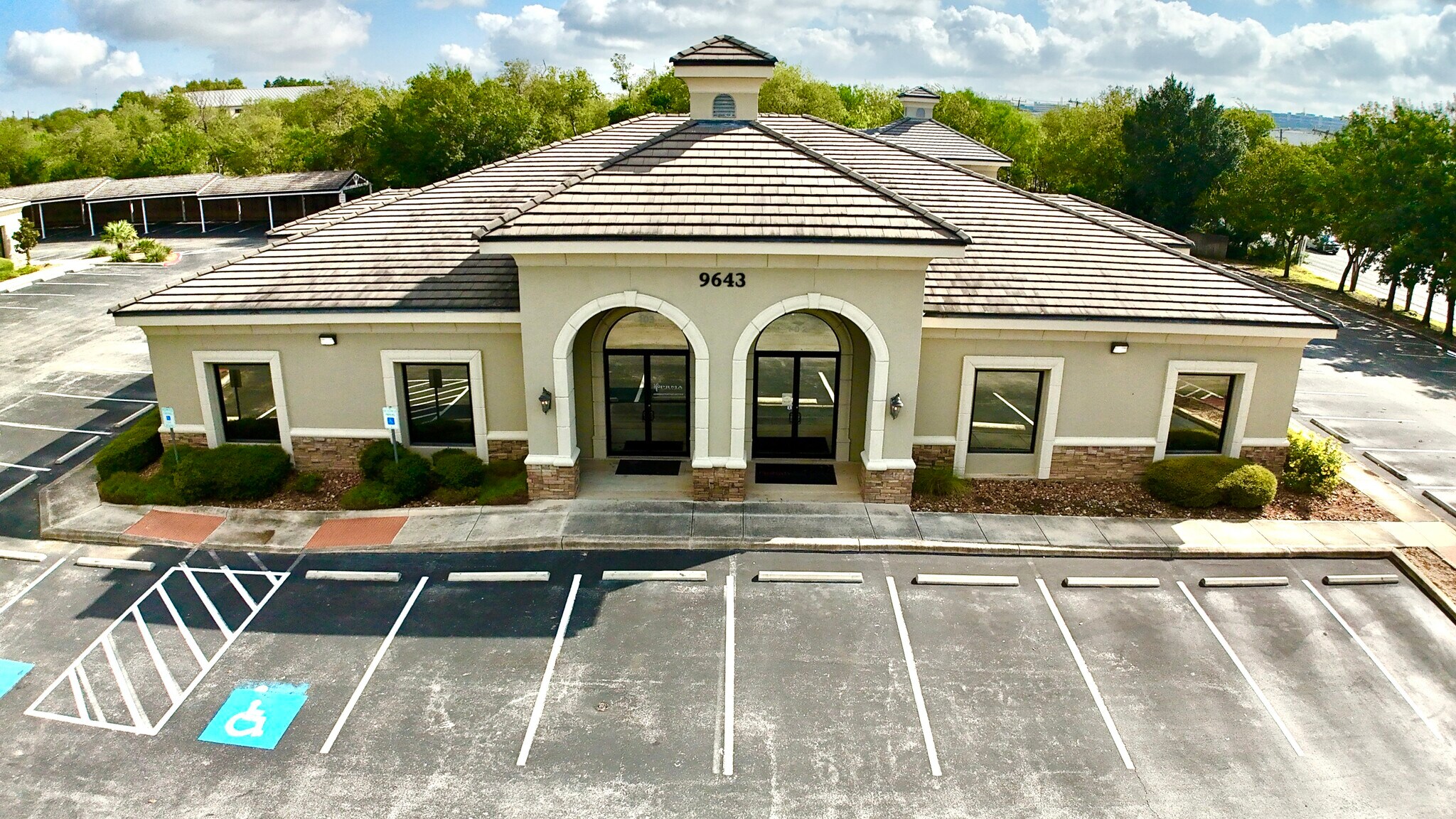 9643 Huebner Rd, San Antonio, TX à vendre Photo de l’immeuble– Image 1 sur 27