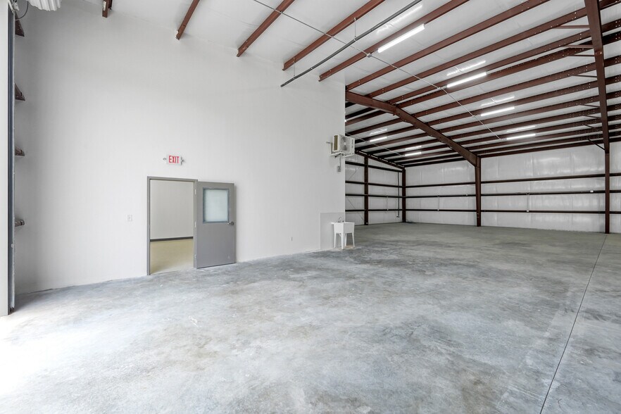 535 S Persimmon St, Tomball, TX à louer - Photo intérieure – Image 3 sur 28