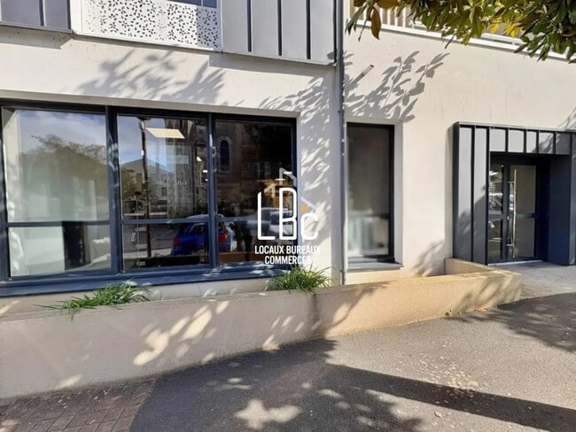 Plus de détails pour Place De L'Europe, Saint-Julien-de-Concelles - Local commercial à vendre