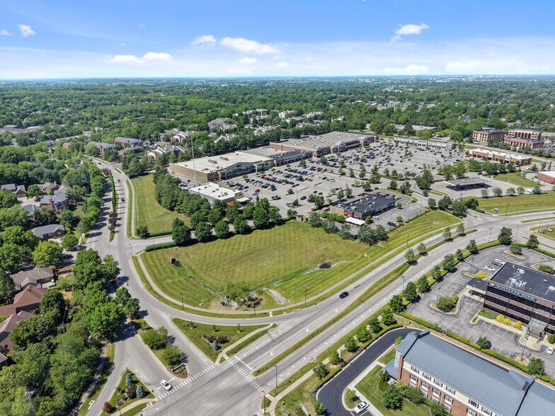 3199 Beaumont Centre Cir, Lexington, KY à louer - Photo de l’immeuble – Image 2 sur 24