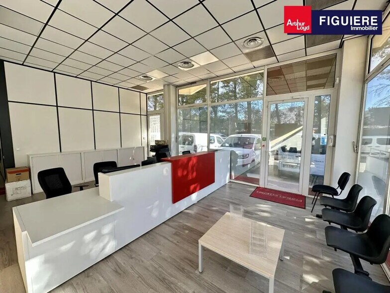 75 Rue Marcelin Berthelot, Aix-en-Provence à louer - Photo de l’immeuble – Image 2 sur 11