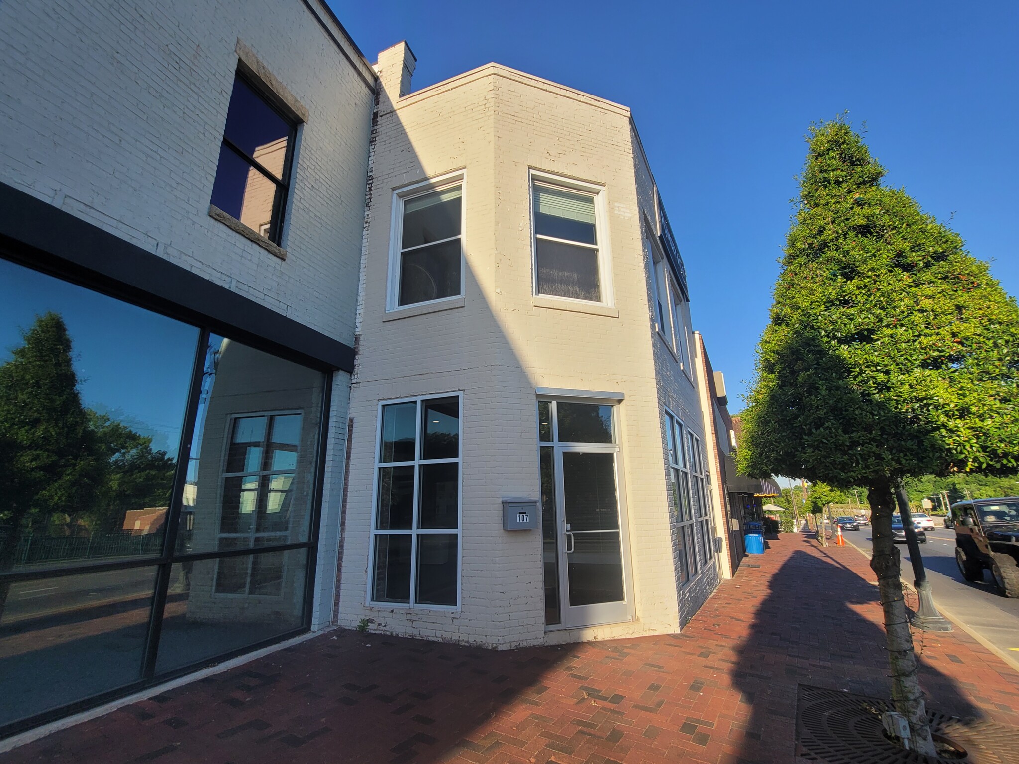 107-109 E Charlotte Ave, Mount Holly, NC à louer Photo de l’immeuble– Image 1 sur 16