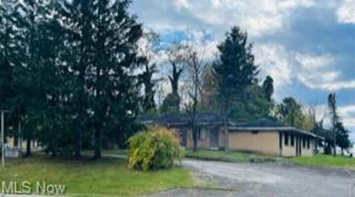 1020 Cadiz Rd, Wintersville, OH à vendre - Photo de l’immeuble – Image 2 sur 2