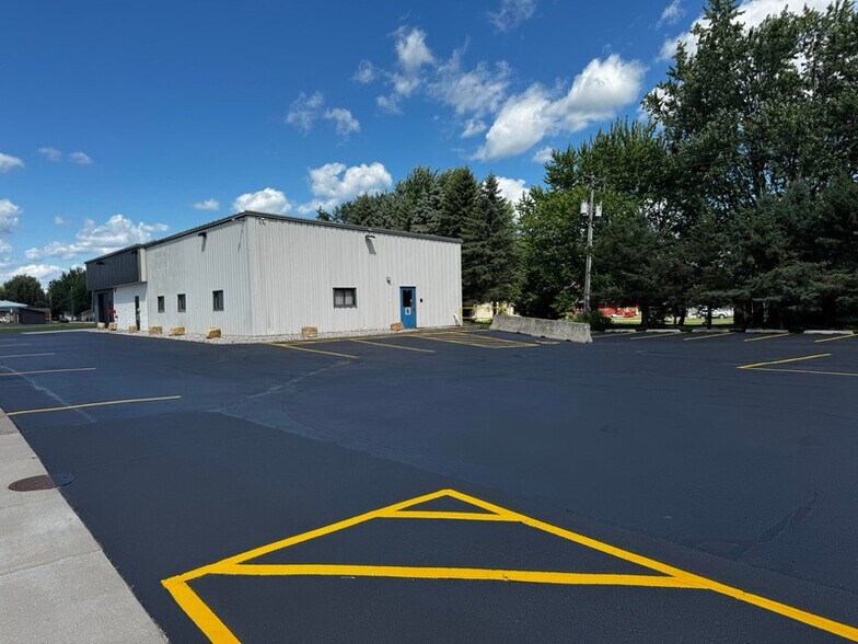 606 S Division St, Colby, WI à vendre - Photo de l’immeuble – Image 2 sur 14