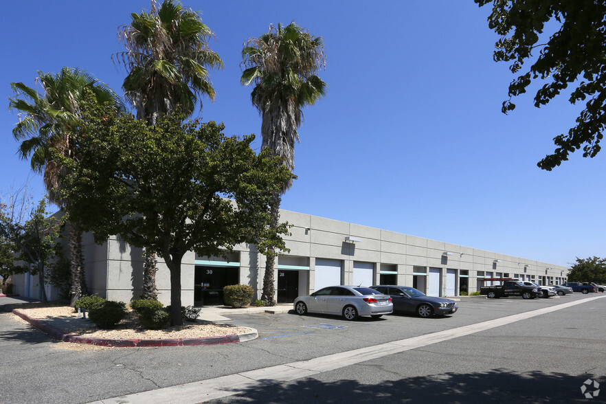 26111 Ynez Rd, Temecula, CA à louer - Photo de l’immeuble – Image 1 sur 5