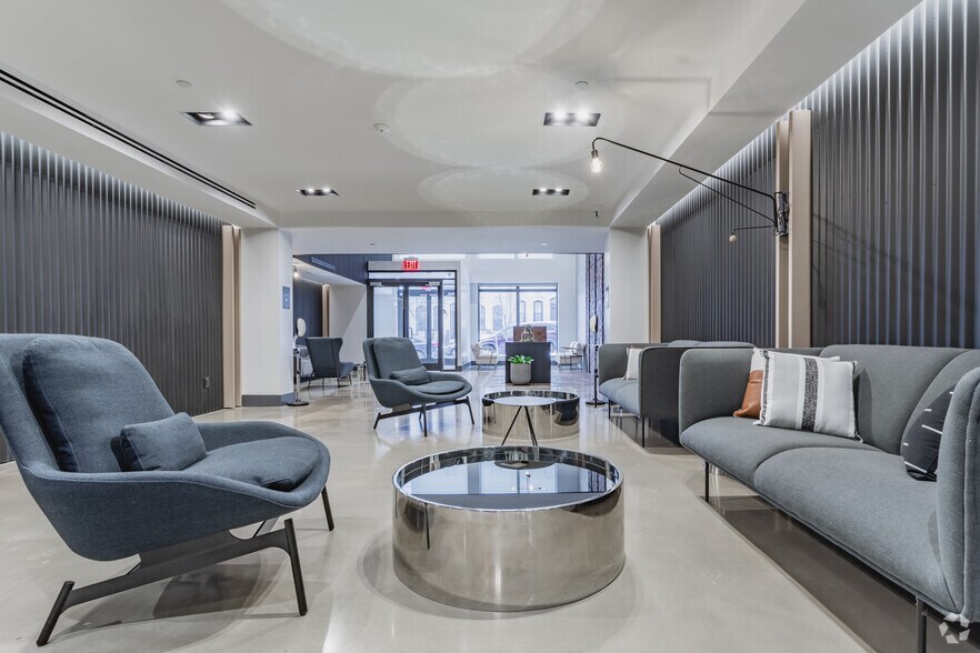 1881 Starr St, Flushing, NY à vendre - Hall d’entrée – Image 3 sur 24