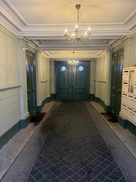 Bureau dans Paris à louer - Hall d’entrée – Image 2 sur 8