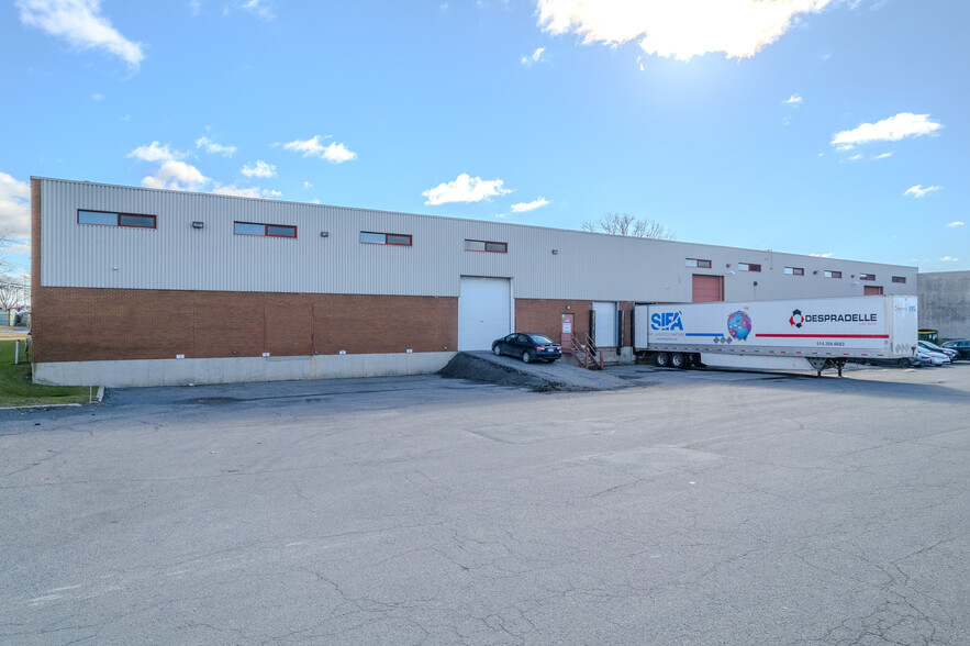 8820-8850 Pl Ray-Lawson, Montréal, QC à louer - Photo de l’immeuble – Image 3 sur 17