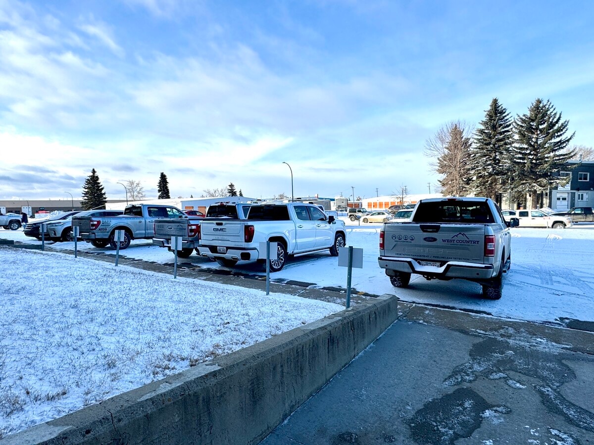 7969 49 Av, Red Deer, AB T4P 2V5 - Lot 5 - - Photo intérieure - Image 2 of 28