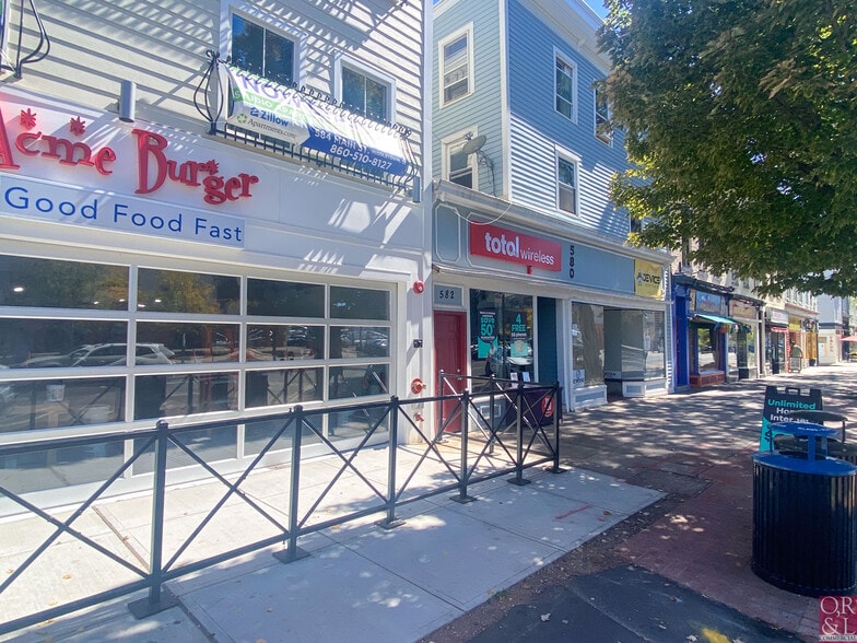 578-582 Main St, Middletown, CT à louer - Photo de l’immeuble – Image 2 sur 4