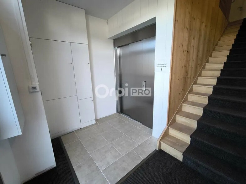 Local d’activités dans Brive-la-Gaillarde à louer - Photo de l’immeuble – Image 3 sur 10