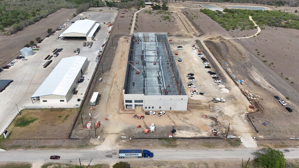633 E Lone Star Dr, Mustang Ridge, TX à louer - Photo de l’immeuble – Image 2 sur 4