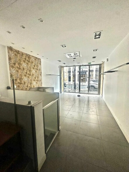 Local commercial dans Paris à louer - Photo de l’immeuble – Image 1 sur 4