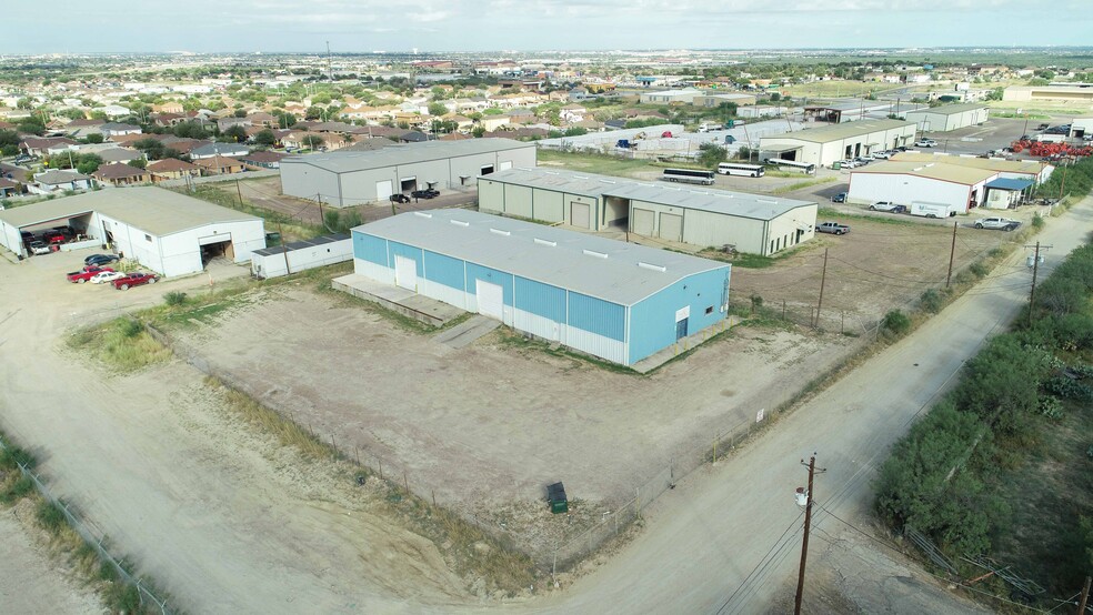 214 Ranch Road 6086D, Laredo, TX à louer - Photo principale – Image 1 sur 1