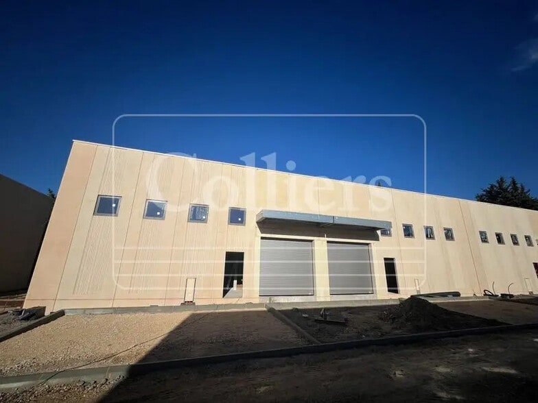 Local d'activités dans Les Pennes-Mirabeau à vendre - Photo de l’immeuble – Image 3 sur 7