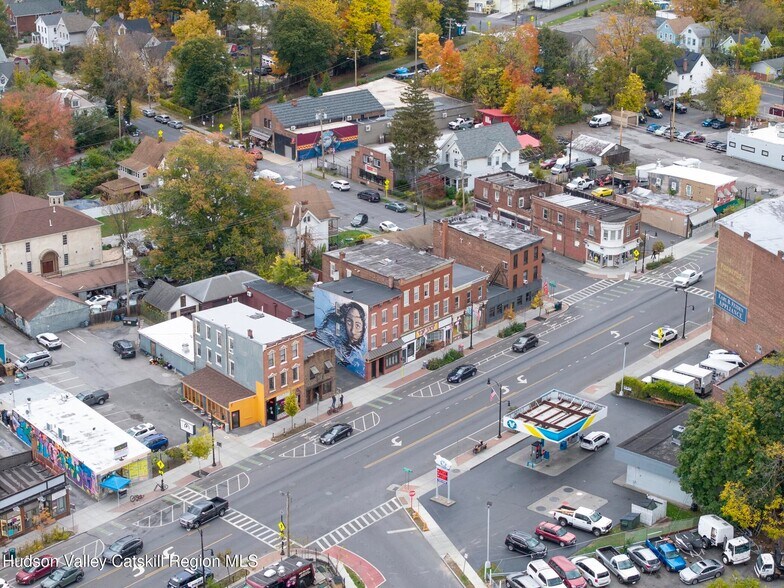 674 Broadway, Kingston, NY à vendre - Photo de l’immeuble – Image 2 sur 56