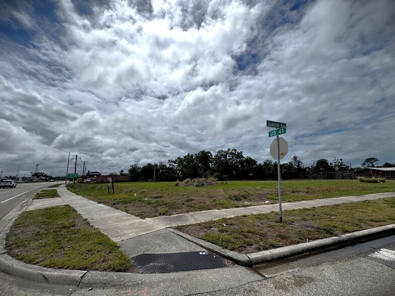 7972 N Tamiami Trl, Sarasota, FL à vendre - Photo principale – Image 1 sur 21