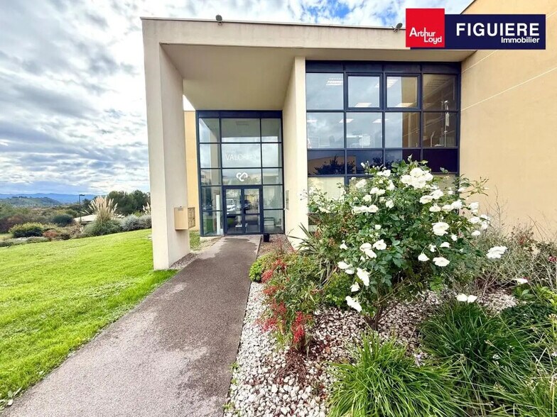 565 Rue René Descartes, Aix-en-Provence à louer - Photo de l’immeuble – Image 2 sur 10