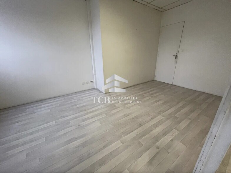 Bureau dans Haute-Goulaine à louer - Photo de l’immeuble – Image 3 sur 4