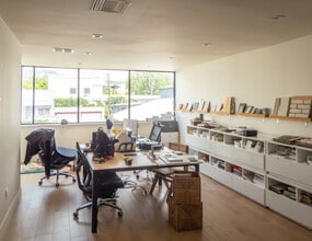 8271 Melrose Ave, Los Angeles, CA à louer Photo intérieure– Image 2 sur 7