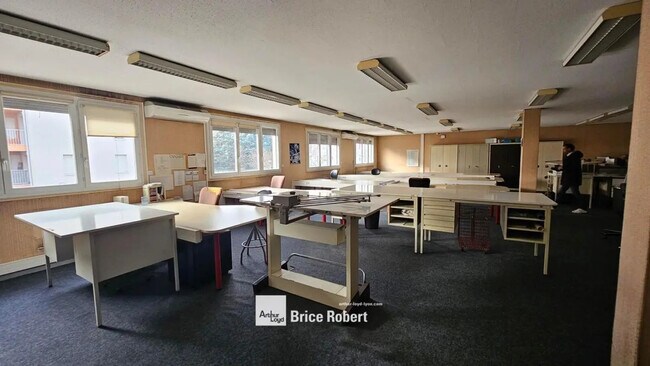 Plus de détails pour 140 Rue De La Poudrette, Villeurbanne - Bureau à vendre