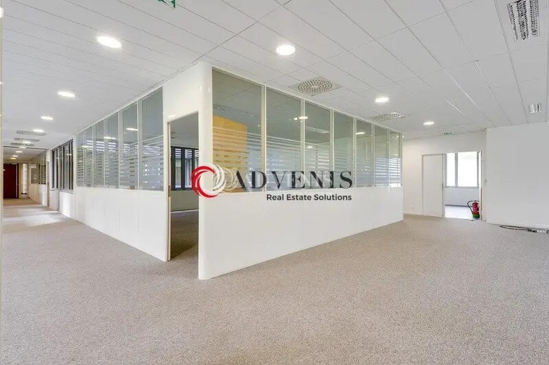 Bureau dans Roissy-en-France à louer - Photo de l’immeuble – Image 3 sur 13