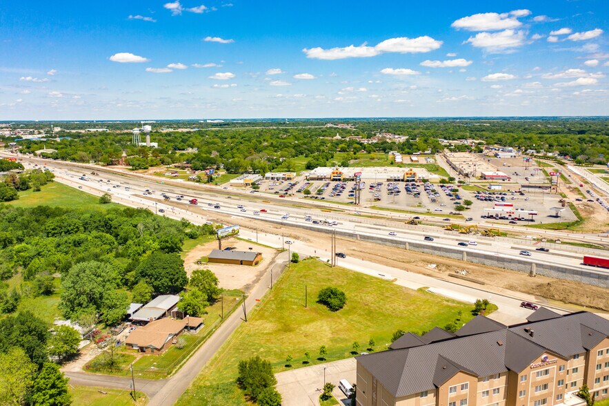 906 N IH-35, Waco, TX à vendre - Photo de l’immeuble – Image 2 sur 5