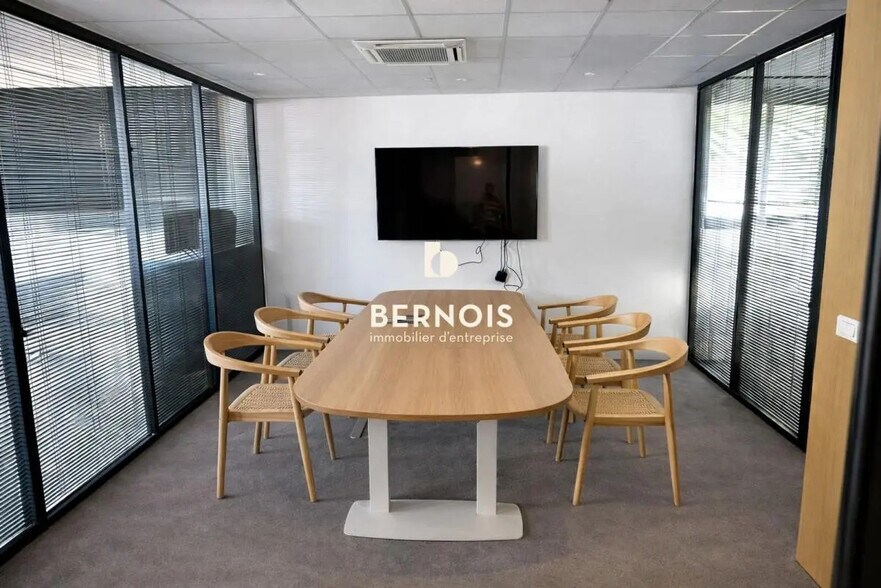 Bureau dans La Valette-du-Var à louer - Photo de l’immeuble – Image 3 sur 9