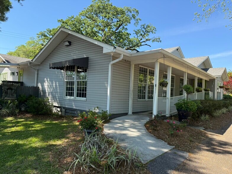 2513 Dauphin St, Mobile, AL à vendre - Photo de l’immeuble – Image 2 sur 17