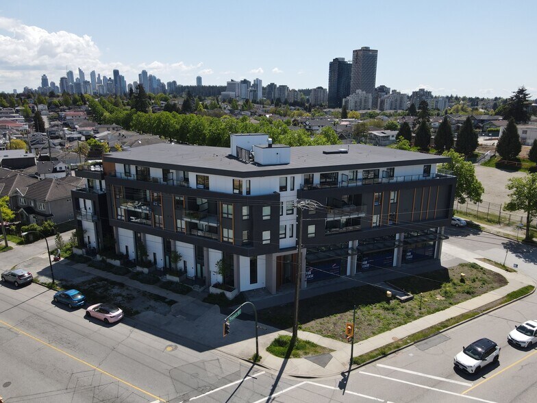 4506 Rupert St, Vancouver, BC à louer - Photo de l’immeuble – Image 2 sur 5