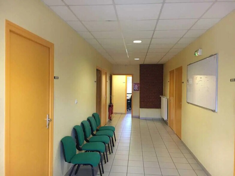Bureau dans Saint-Quentin à louer - Photo de l’immeuble – Image 3 sur 4